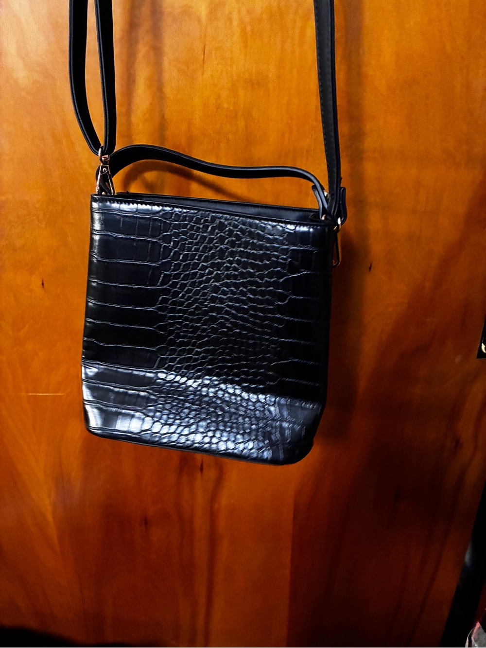 Black Croc-Embossed Leather Crossbody Bag handbag - Picture 4 of 7